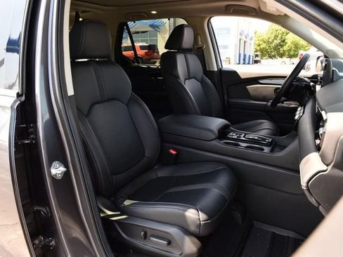Used 2025 Honda Pilot Touring image 23