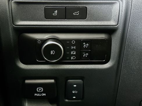 Used 2024 Ford Expedition Limited image 17