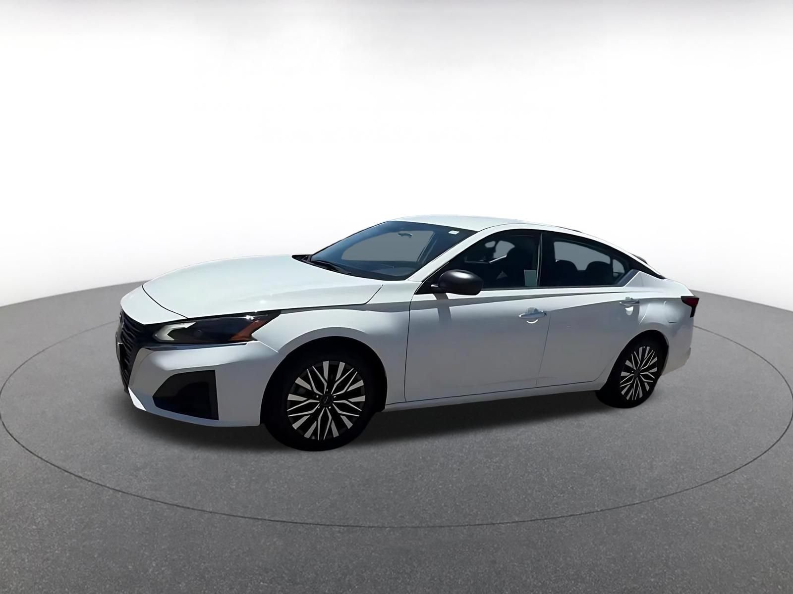 Used 2025 Nissan Altima 2.5 SV FWD image 7
