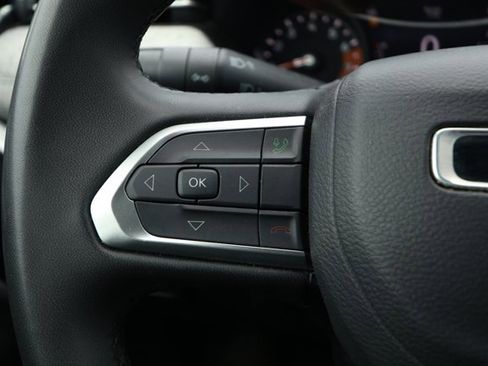 Used 2024 Jeep Compass Latitude image 13