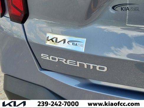 Certified 2025 Kia Sorento LX FWD image 10