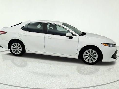 Used 2019 Toyota Camry LE FWD image 8