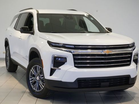 Used 2025 Chevrolet Traverse LT w/ LPO, Floor Liner Package image 4