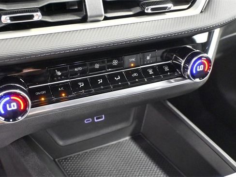 New 2026 Chevrolet Equinox LT w/ Convenience Package II image 24