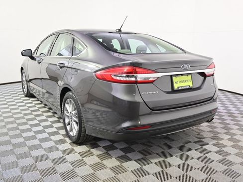 Used 2017 Ford Fusion SE image 4