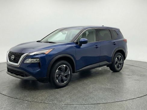 Used 2025 Nissan Rogue SV image 3