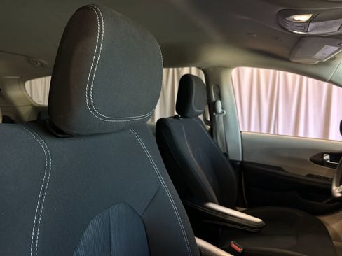 Used 2023 Chrysler Voyager LX FWD image 19