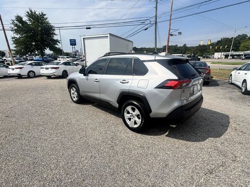 Used 2020 Toyota RAV4 XLE AWD/4WD image 16