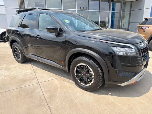 Used 2026 Nissan Pathfinder Rock Creek AWD/4WD image 7
