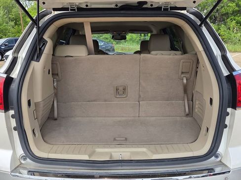 Used 2011 Buick Enclave CXL image 23