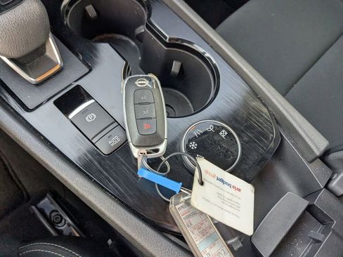 Used 2023 Nissan Rogue S image 29