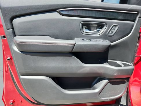 Certified 2025 Honda Pilot Black Edition image 23