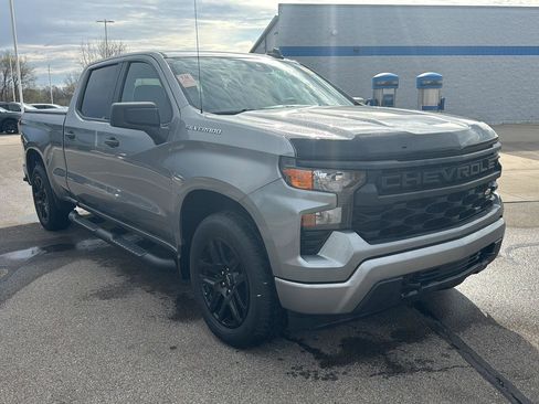 Used 2023 Chevrolet Silverado 1500 Custom image 9