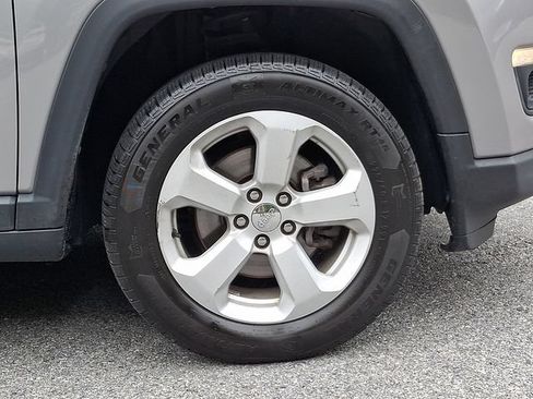 Used 2018 Jeep Compass Latitude w/ Safe & Security Group AWD/4WD image 9