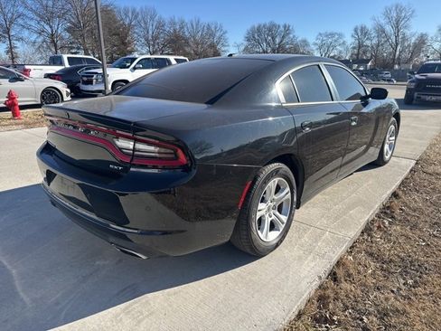 Used 2018 Dodge Charger SXT image 3
