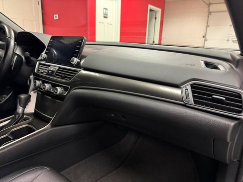 Used 2018 Honda Accord Sport image 32