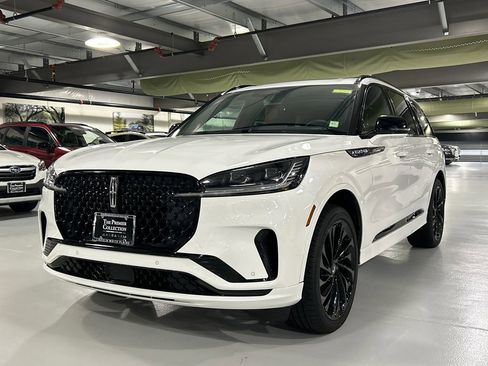 Used 2026 Lincoln Aviator Reserve w/ Jet Appearance Package AWD/4WD image 5