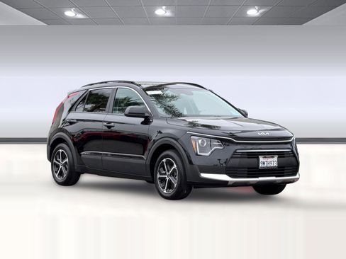 Used 2024 Kia Niro LX FWD image 6