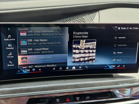 Used 2025 BMW 760i xDrive AWD/4WD image 23