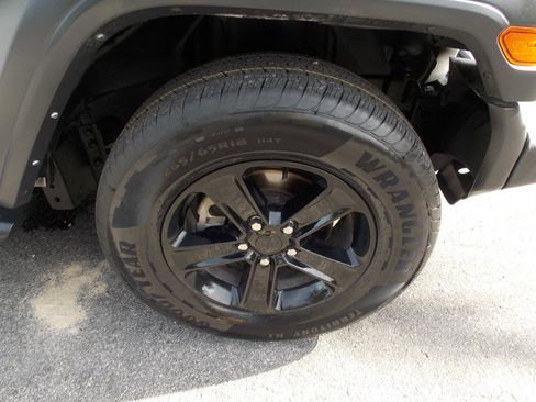 Used 2023 Jeep Wrangler Unlimited Sport AWD/4WD image 22