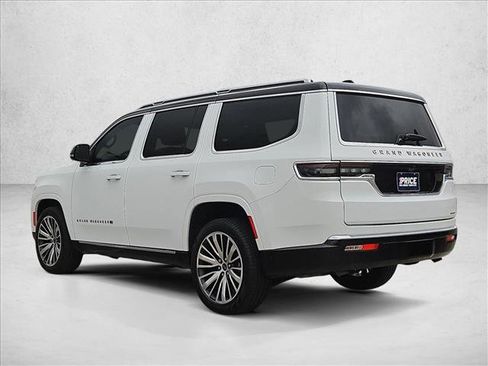 Used 2024 Jeep Grand Wagoneer Series III w/ HD Trailer Tow Package AWD/4WD image 8