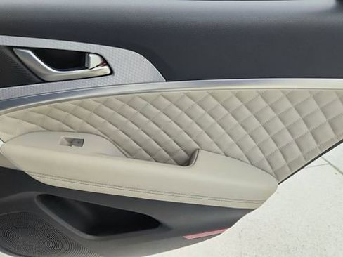 Used 2022 Genesis G70 3.3T image 28