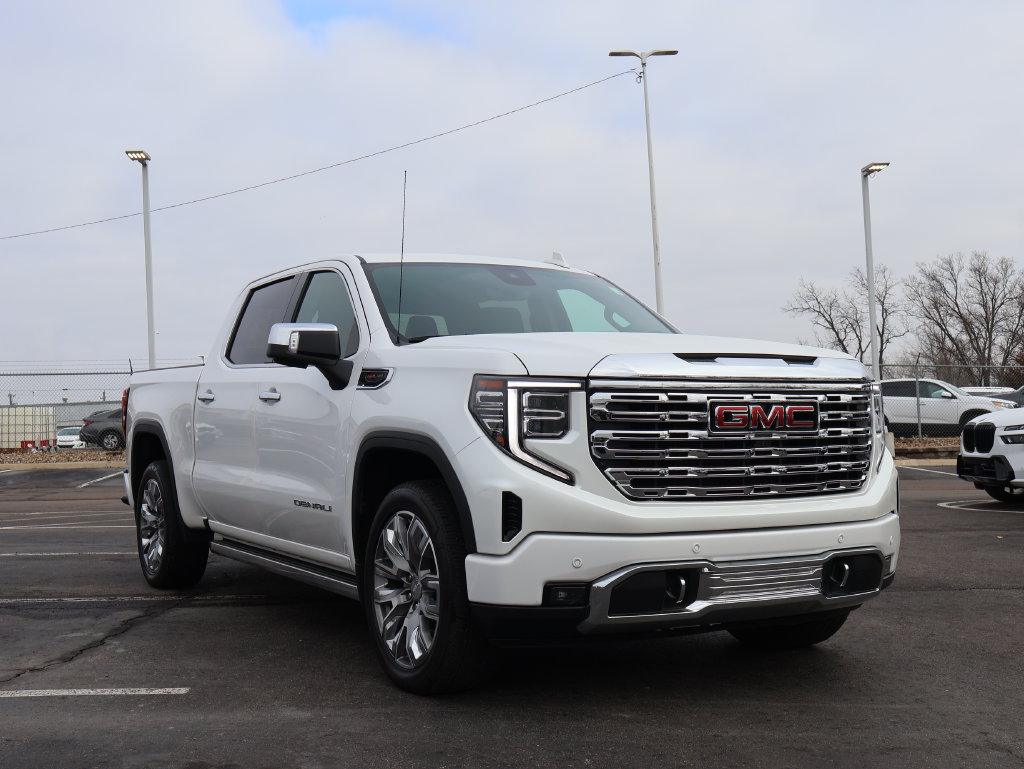 Used 2024 GMC Sierra 1500 Denali AWD/4WD image 3