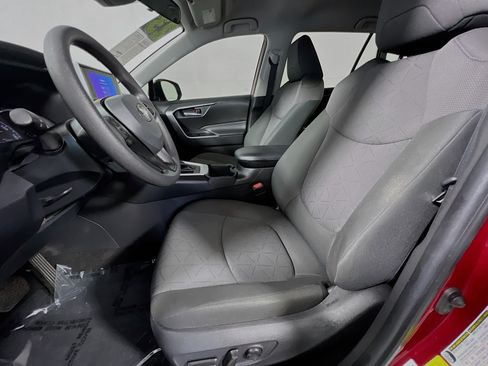 Used 2023 Toyota RAV4 XLE FWD image 15