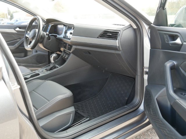 Certified 2023 Volkswagen Jetta SE FWD image 20