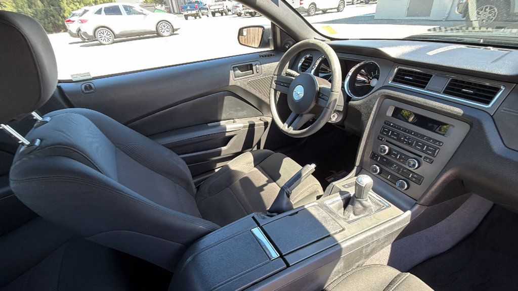Used 2011 Ford Mustang Coupe RWD image 28