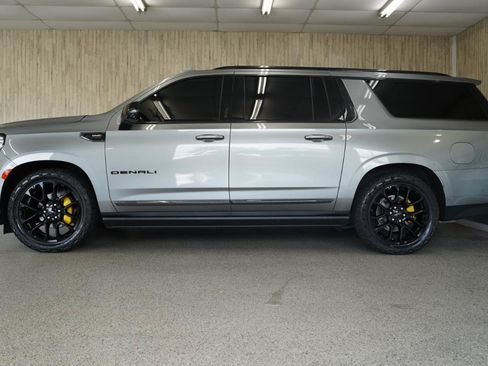 Used 2023 GMC Yukon XL Denali Ultimate AWD/4WD image 5