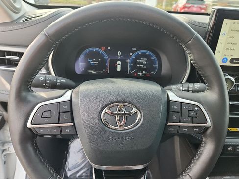 Used 2023 Toyota Highlander Platinum image 21