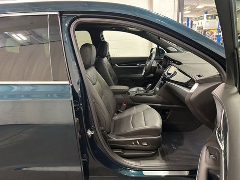 Used 2025 Cadillac XT6 Premium Luxury w/ Technology Package image 13
