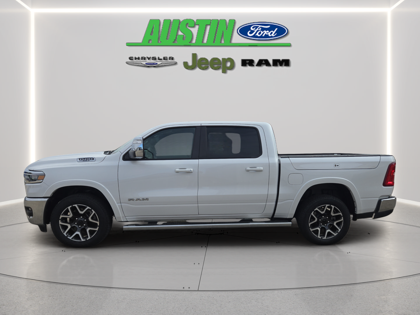 Used 2025 RAM 1500 Laramie w/ Trailer Tow Group AWD/4WD image 2