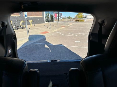 Used 2017 Toyota Highlander SE image 32