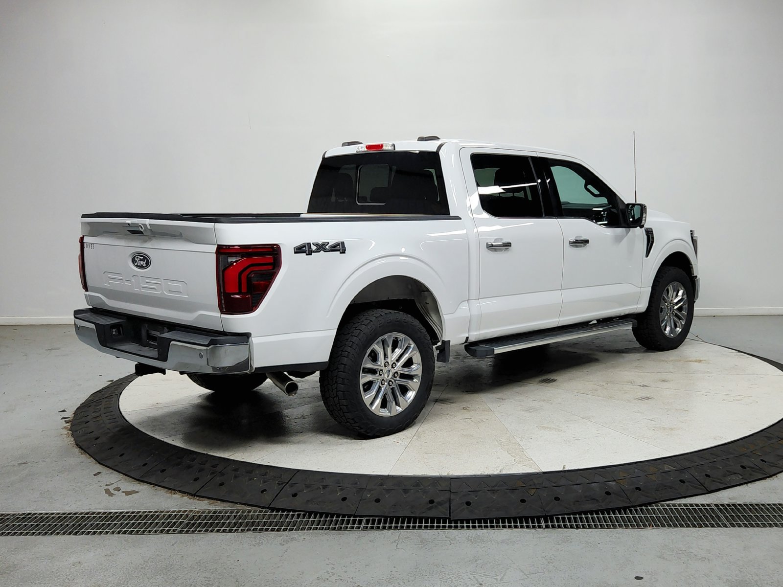 Used 2024 Ford F150 Lariat AWD/4WD image 8