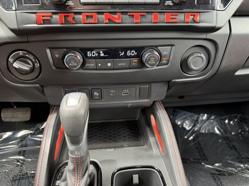 Used 2025 Nissan Frontier PRO-4X AWD/4WD image 26
