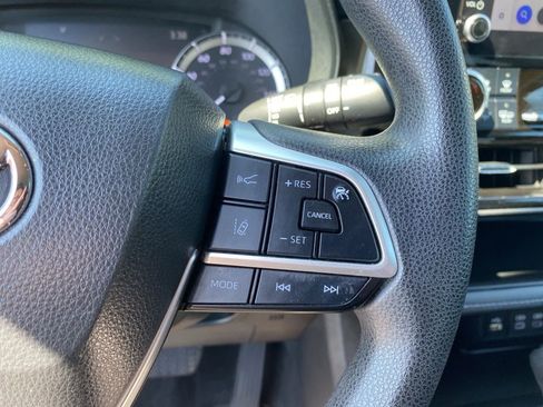 Used 2023 Toyota Highlander L AWD/4WD image 24