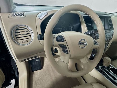 Used 2013 Nissan Pathfinder Platinum w/ Platinum Premium Pkg image 12