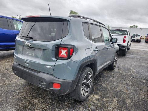 Used 2018 Jeep Renegade Latitude w/ Cold Weather Group AWD/4WD image 5