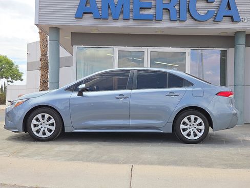 Used 2023 Toyota Corolla LE image 3