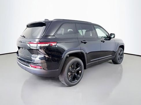 Used 2025 Jeep Grand Cherokee Limited w/ Black Appearance Package AWD/4WD image 7