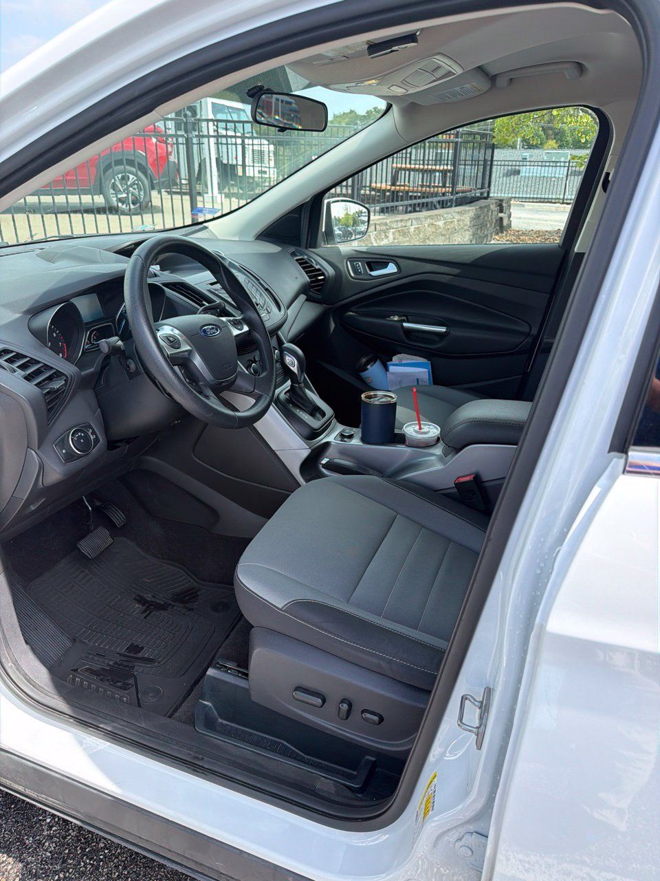 Used 2016 Ford Escape SE w/ SE Cold Weather Package FWD image 5