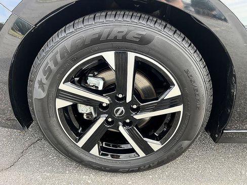 Certified 2025 Nissan Sentra SV FWD image 9