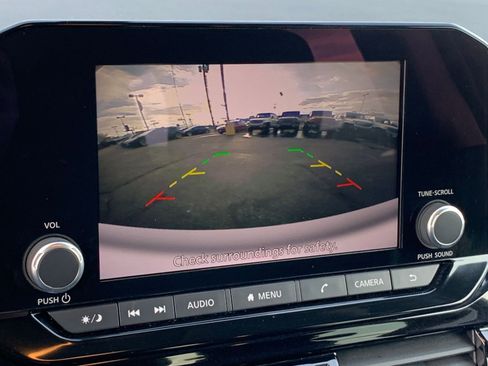 Used 2025 Nissan Pathfinder SV image 18