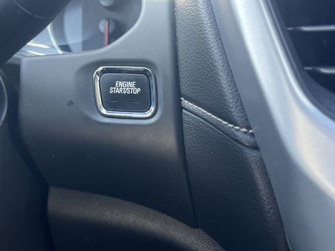 Used 2020 GMC Acadia SLT w/ Driver Alert Package II image 6