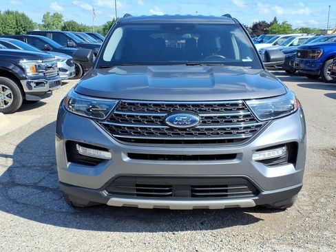 Used 2022 Ford Explorer XLT w/ Equipment Group 202A AWD/4WD image 8