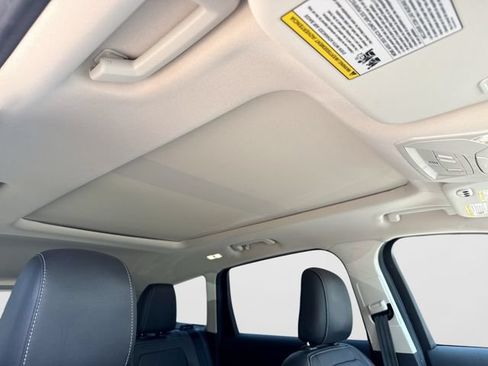 Used 2019 Ford Escape Titanium AWD/4WD image 18