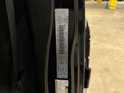 Used 2018 Jeep Wrangler Unlimited Sahara image 14