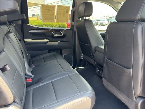 Used 2025 GMC Sierra 1500 SLT RWD image 14